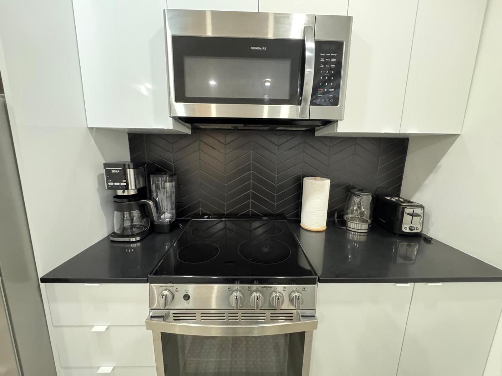 Ndg Dreams! New & Modern 3Br Easy City Life مونتريال المظهر الخارجي الصورة